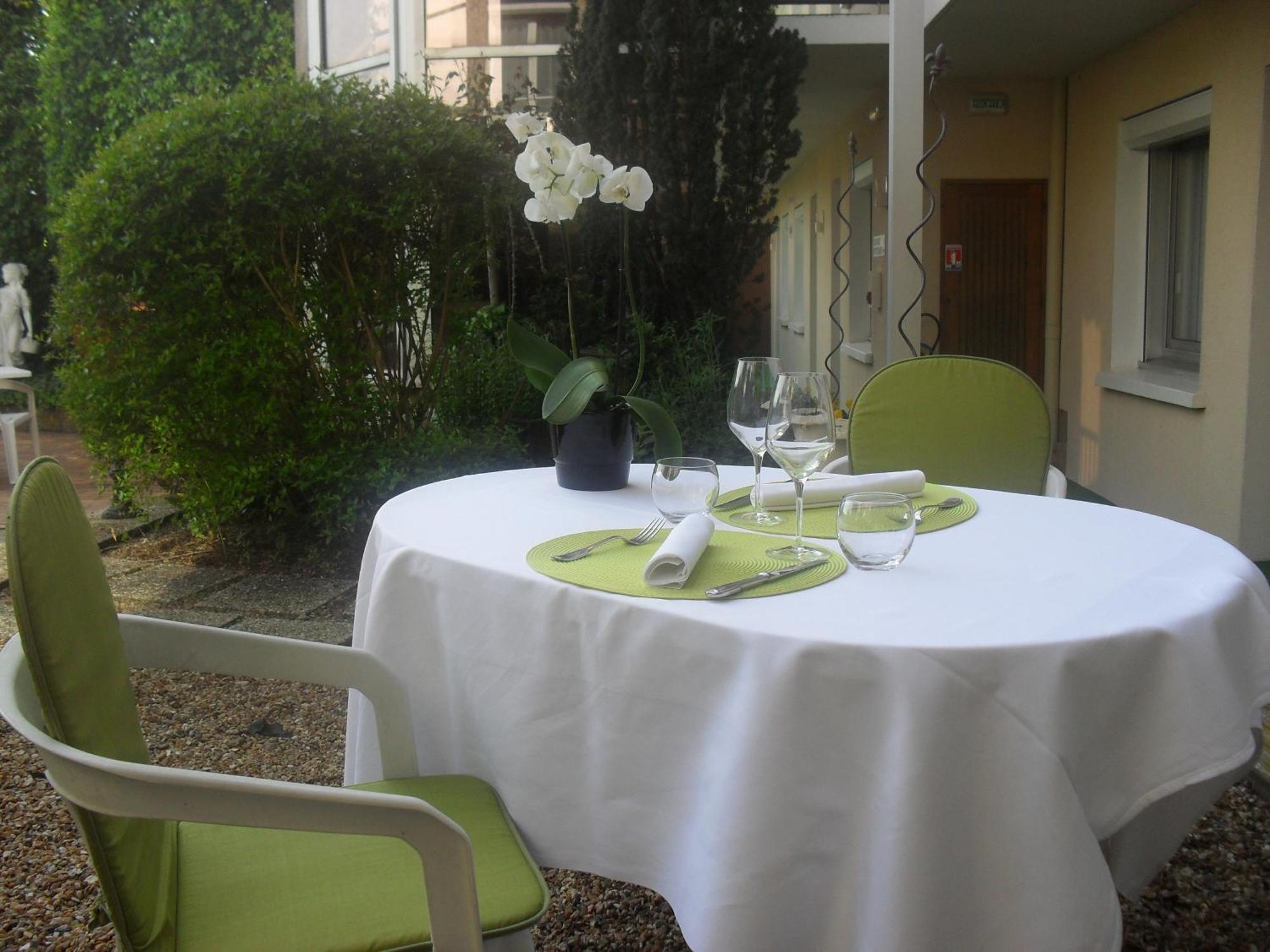 Contact De France Contres-beauval-cheverny Hotel
